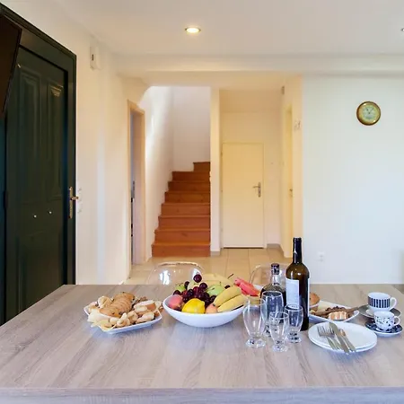 Anna Apartment